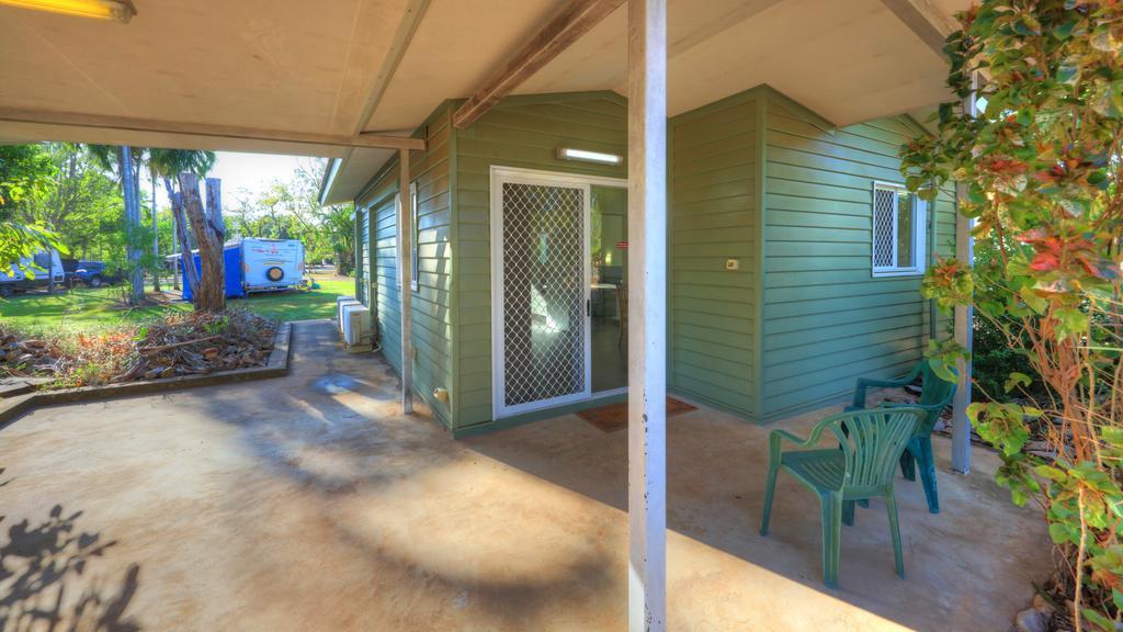 Batchelor Holiday Park Exterior foto